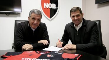 Astore y Capria tienen el duro desafío de nombrar un nuevo DT para Newell's Archivo.