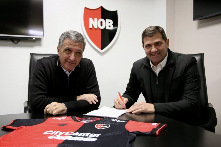 Astore y Capria tienen el duro desafío de nombrar un nuevo DT para Newell's Archivo.