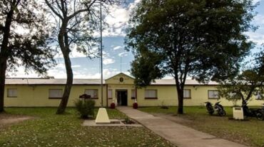 La escuela donde se descubrió el atentado.