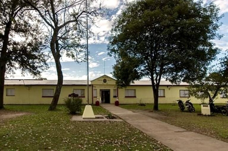 La escuela donde se descubrió el atentado.