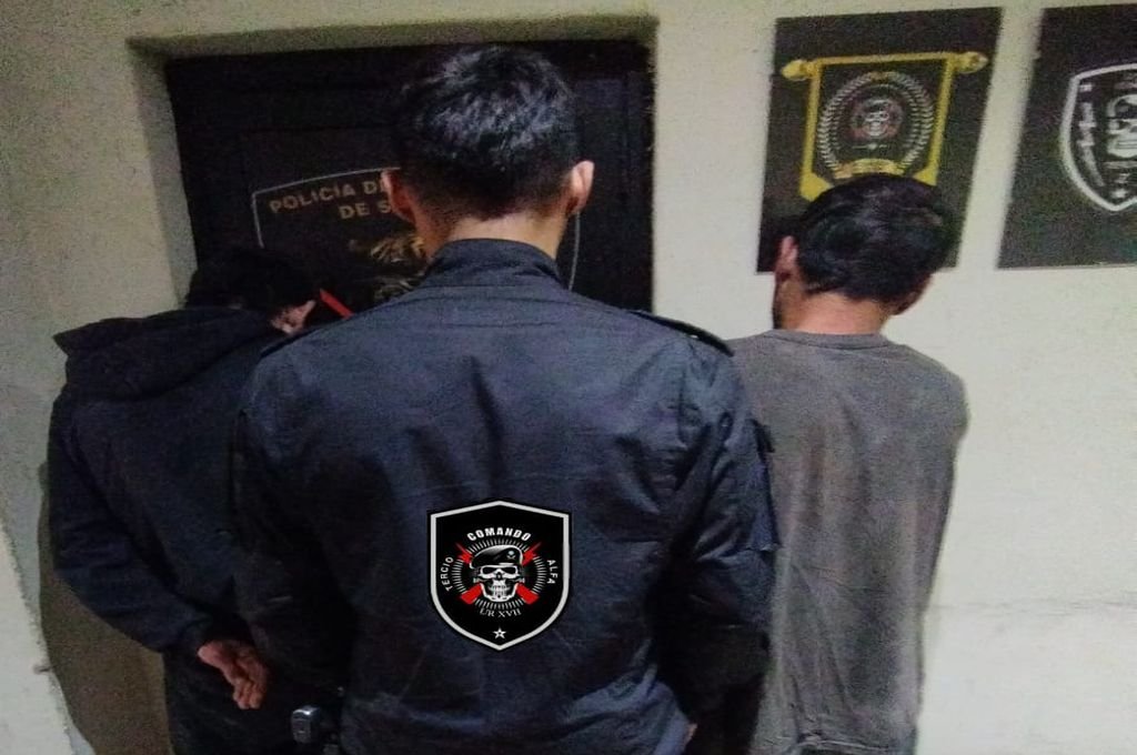 Dos detenidos tras un ardid policial que salió muy bien.  RRPP Unidad Regional XVII de Policía.