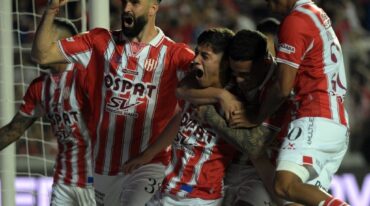 Unión derrotó a Godoy Cruz en Santa Fe. Fue una fiesta rojiblanca. Manuel Fabatía