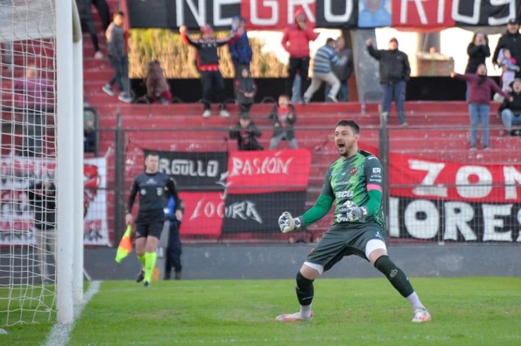 Julio Salvá deberá designar un compañero para hablar con el árbitro.