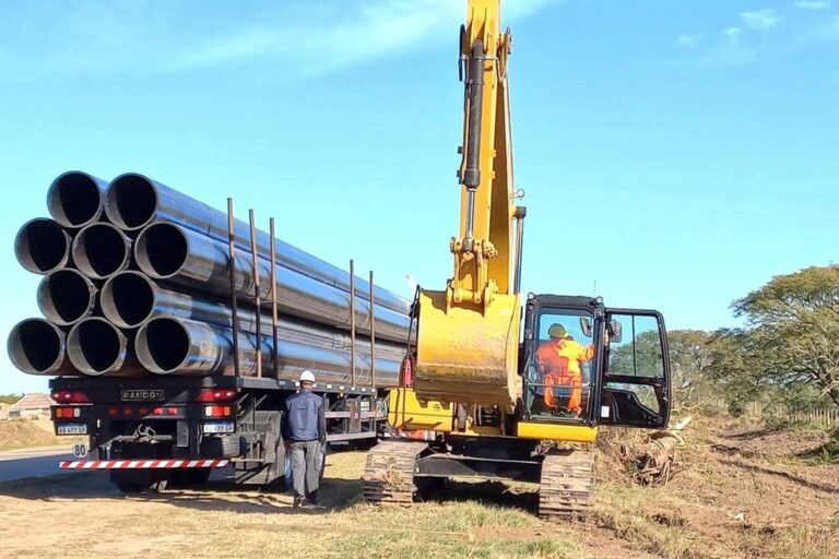 El tendido de la cañería está previsto para llevar agua ya potabilizada junto a sus afluentes del Paraná