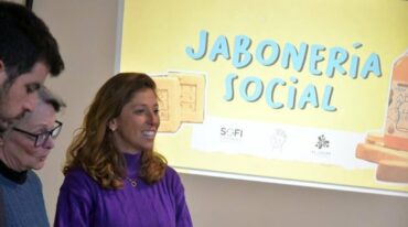 Más de 50 mujeres están capacitándose en la reutilización de aceite de cocina usado (ACU) para convertirlo en jabones. gentileza