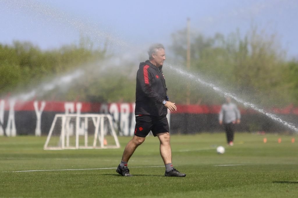 Newells tiene una gran ventaja con Lunari: cuenta con un entrenador que siempre deseó fervientemente estar en el lugar que ahora ocupa.   Gentileza.