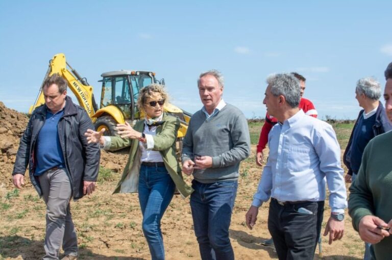 Los funcionarios recorrieron la zona.